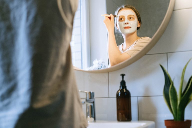5 Daily Skincare Routine for Oily Skin You Must Know