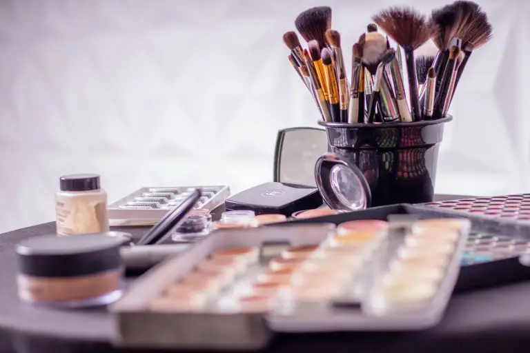 How to Clean Your Makeup Brushes - DIY